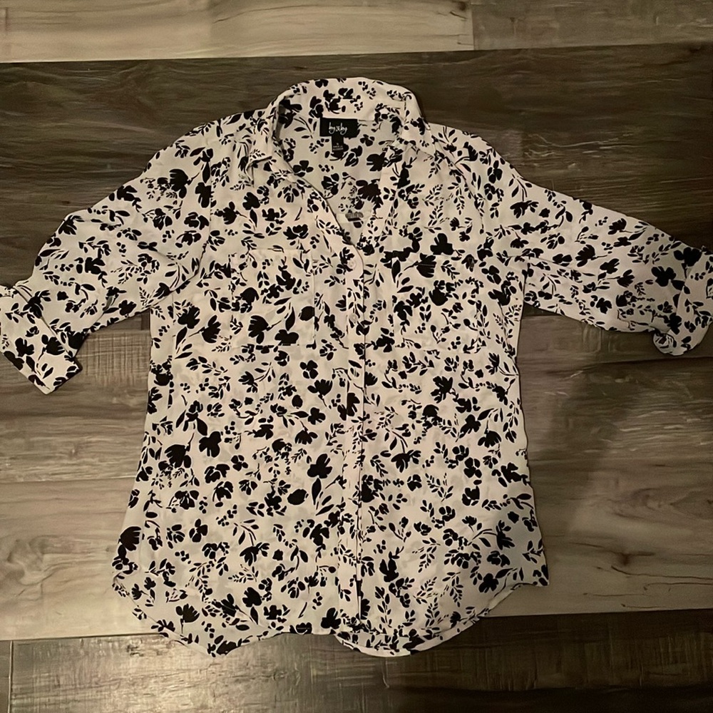 White and black V neck dress shirt with flower pattern. With two pockets.
